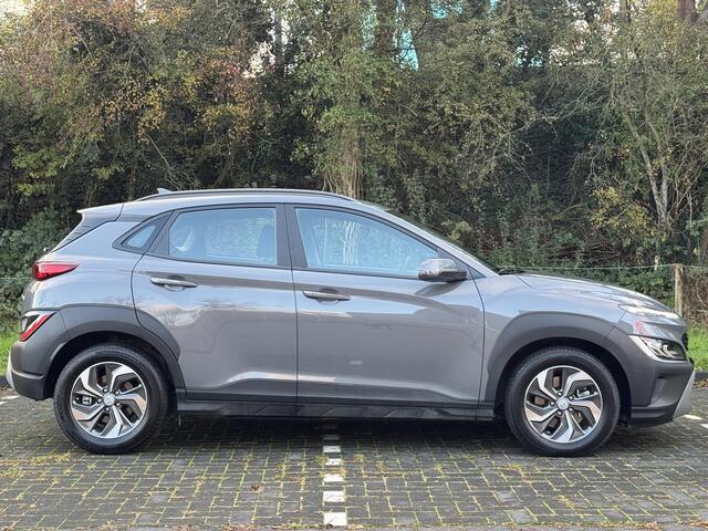 Hyundai Kona 1.6 GDI HEV Automaat Comfort Smart | Lage kmstand | Achteruitrijcamera & sensoren | Draadloze Apple Carplay/Android Auto | lichtmetalen velgen 16" |