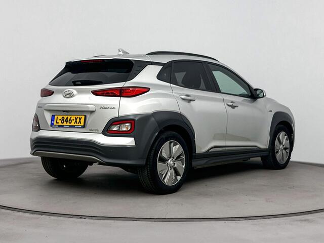 Hyundai Kona EV Fashion 64 kWh | Warmte pomp | Navigatie | Dodehoek detectie | Parkeersensor achter | Apple Carplay Android Auto |