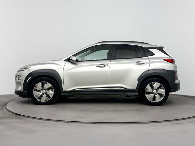 Hyundai Kona EV Fashion 64 kWh | Warmte pomp | Navigatie | Dodehoek detectie | Parkeersensor achter | Apple Carplay Android Auto |