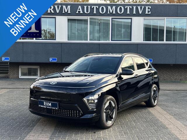 Hyundai Kona Elektro 150 kW Trend 65,4kWh 3-Fase Lader | Dealeronderhouden | Fabrieksgarantie Hyundai tot 2029 | Elektrische Achterklep | Stoel & Stuurverwarming | Afnembare Trekhaak | Rijklaar Geleverd