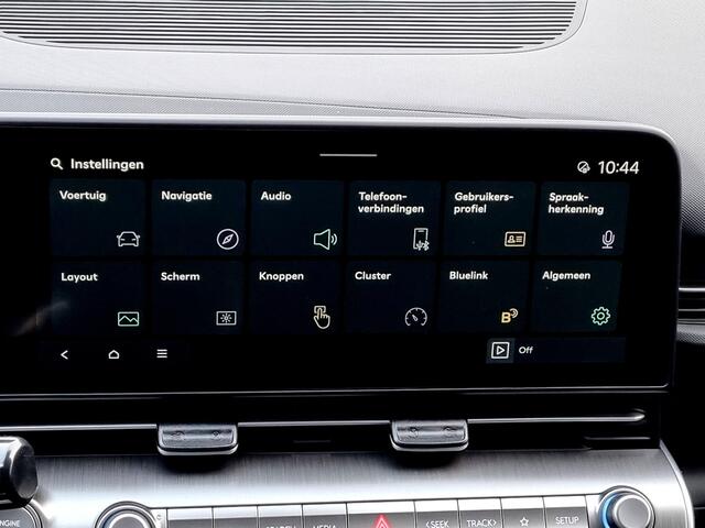 Hyundai Kona 1.6 GDI HEV Premium / Modeljaar 2026 / 3000 Korting / Stoelverkoeling / Stuurverwarming / Stoelverwarming Voor + Achter / Snel Leverbaar! /