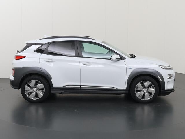 Hyundai Kona EV Fashion 64 kWh | SOH 95% | Warmtepomp | Parkeercamera | Krell Audio | Cruise Control Adaptief | Parkeercamera |