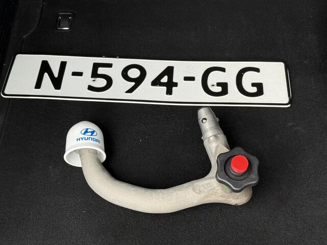 Hyundai Kona EV Fashion Design 64 kWh / Eerste Eigenaar / Dealer Onderhouden / Trekhaak / SOH 100% / Head-Up Display / Adaptive Cruise / Stoel Verwarming / Achteruitrij Camera / Keyless /