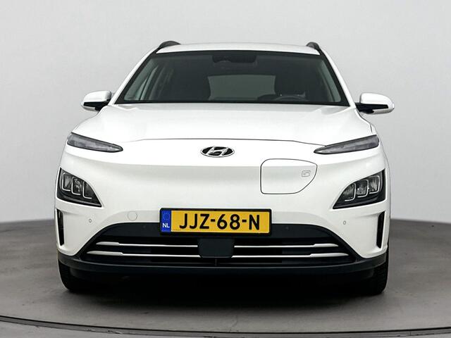 Hyundai Kona EV Fashion 64 kWh | Parkeersensoren voor en achter | Navigatie en Apple Carplay/Andoid Auto | Soh 97,5% | Warmtepomp |