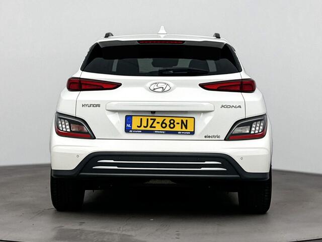 Hyundai Kona EV Fashion 64 kWh | Parkeersensoren voor en achter | Navigatie en Apple Carplay/Andoid Auto | Soh 97,5% | Warmtepomp |