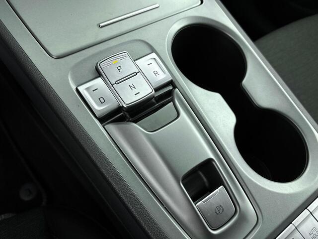 Hyundai Kona EV Fashion 64 kWh | Parkeersensoren voor en achter | Navigatie en Apple Carplay/Andoid Auto | Soh 97,5% | Warmtepomp |