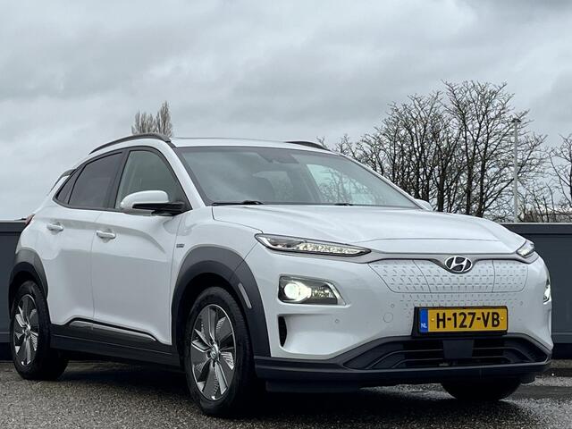 Hyundai Kona EV Premium 64 kWh | 3-Fase OBC | Schuifkanteldak | Lederen bekleding | Long Range Accu | Volledig dealer onderhouden | Allseason banden |