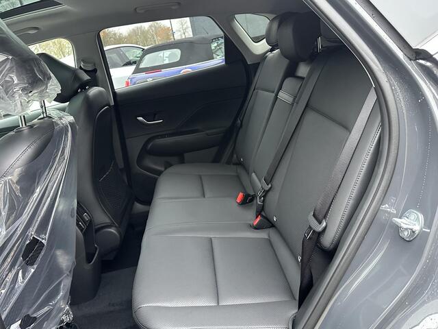 Hyundai Kona 1.6 GDI HEV Premium Sky VAN: 44.300,- VOOR: 35.877,- UW EINDEJAARSVOORDEEL: 8.413,- euro FULL HYBRID | NIEUWE AUTO MET REGISTRATIE | VOLLE AUTO! | FABR GARANTIE T/M 12-2029