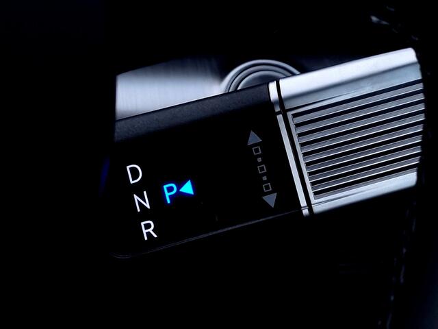 Hyundai Kona 1.6 GDI HEV Comfort Smart / ¤ 3000,- Voordeel Op Nieuwprijs / Rijklaarprijs / Direct Leverbaar / Navigatie / 18" LMV / Adaptieve Cruise Control / Parkeersensoren voor en achter /