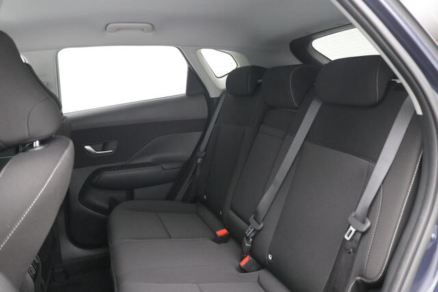 Hyundai Kona 1.6 GDI HEV Comfort Smart / ¤ 3.000,- Voordeel Op Nieuwprijs / Rijklaarprijs / Direct Leverbaar /Modeljaar 2026 / Navigatie / 18" LMV / Adaptieve Cruise Control / Parkeersensoren voor en achter /