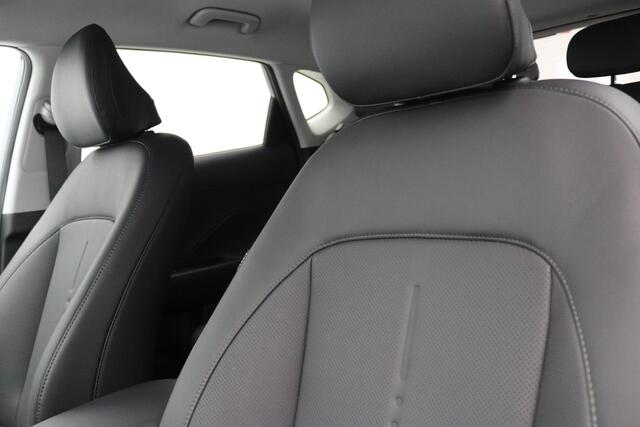 Hyundai Kona 1.6 GDI HEV Premium / ¤ 3.000,- Voordeel Op Nieuwprijs / Rijklaarprijs / Direct Leverbaar /Modeljaar 2026 / Navigatie / 18" LMV / Adaptieve Cruise Control / Parkeersensoren voor en achter / Stoelverkoeling / Stuurverwarming /