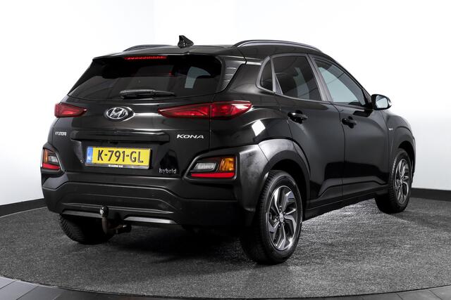Hyundai Kona 1.6 GDI HEV Comfort - Automaat | Cruise | PDC | Camera | NAV + App. Connect | ECC | Afn. Trekhaak | DAB | LM 16" |