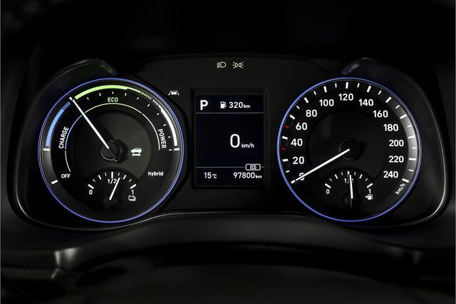 Hyundai Kona 1.6 GDI HEV Comfort - Automaat | Cruise | PDC | Camera | NAV + App. Connect | ECC | Afn. Trekhaak | DAB | LM 16" |