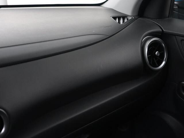 Hyundai Kona EV Comfort 39 kWh | Adaptive cruise | Camera | Carplay | Climate control | Digital Cockpit | Full LED