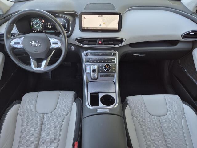 Hyundai SANTA FE 1.6 T-GDI PHEV Plug-in Premium Plus Automaat / HUD / Apple Carplay Android Auto / Stuur-, Stoel en Achterbankverwarming / Rondomzicht camera / Trekgewicht 1350 kg / Adaptief CC / Stoelventilatie /