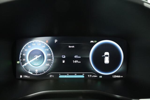 Hyundai SANTA FE 1.6 T-GDI PHEV Comfort Smart AWD |265PK| Trekhaak| Stoelverwarming| Premium Audio|