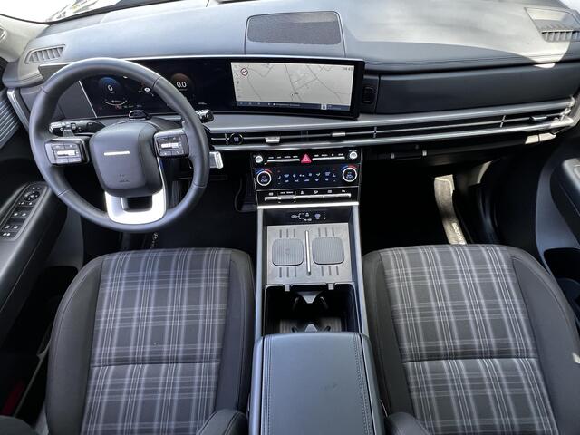 Hyundai SANTA FE 1.6 T-GDI PHEV Comfort Smart 4WD 7p. Automaat / Als nieuw 7 persoons / EAER 54km / Stoelventilatie / Stuur-, stoel- en achterbankverwarming / Navi / Apple Carplay Android / 20" LM wielen /