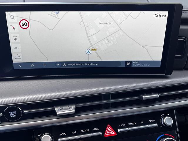 Hyundai SANTA FE 1.6 T-GDI PHEV Comfort Smart 4WD 7p. Automaat / Als nieuw 7 persoons / EAER 54km / Stoelventilatie / Stuur-, stoel- en achterbankverwarming / Navi / Apple Carplay Android / 20" LM wielen /