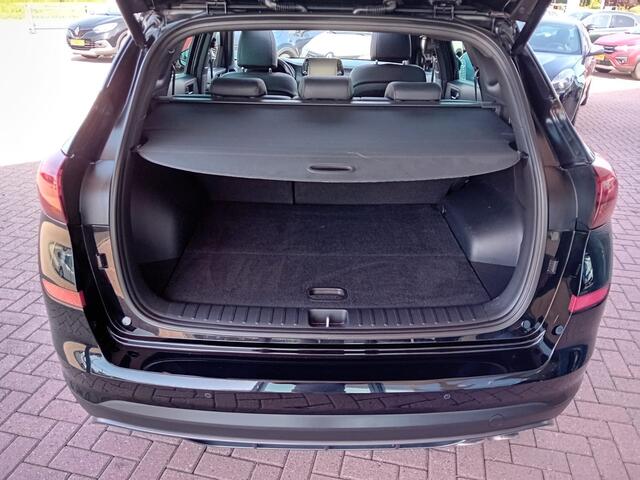 Hyundai TUCSON 1.6 T-GDI N-Line Automaat, Aico(automatisch), Panorama schuifdak, Carplay/Android auto, Cruise control adaptief, Dode hoek detector, Rijbaandetector, Elektronische achterklep, Keyless, Stuurwiel verwarmd, Stoelverwarming, etc,etc, Zeer mooie auto, Dealer 