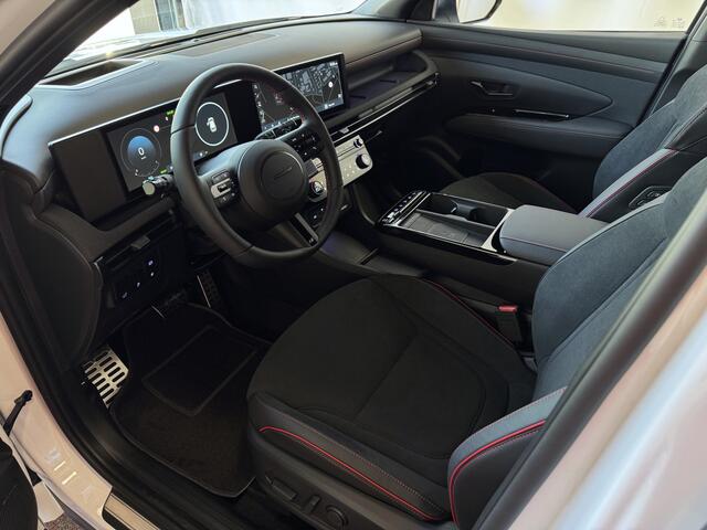 Hyundai TUCSON NIEUWE AUTO 1.6 T-GDI PHEV 252PK 4WD N-LINE SKY PANO. 360.CAMERA ELEK.KLEP ELEK.STOEL/GEHEUG.VERWARMD SUBWFR 19''LMV ZWARTE HEMEL HEADUP STOELKOELING STUURVERW. PLUG IN HYBRIDE - 5 JAAR GARANTIE