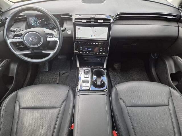 Hyundai TUCSON 1.6 T-GDI PHEV Plug-in Premium Sky 4WD Automaat / Glazen schuif- en kanteldak / Elektrische achterklep Stuur-, Stoel en Achterbankverwarming / Trekgewicht 1350 kg / Stoelventilatie / Adaptief CC / Achteruitrijcamera /
