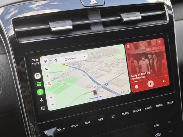 Hyundai TUCSON 1.6 T-GDI PHEV Plug-in Premium Sky 4WD Automaat / Glazen schuif- en kanteldak / Elektrische achterklep Stuur-, Stoel en Achterbankverwarming / Trekgewicht 1350 kg / Stoelventilatie / Adaptief CC / Achteruitrijcamera /