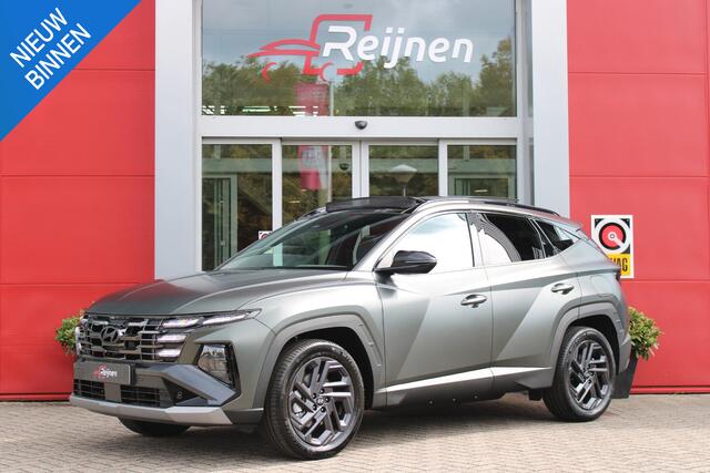 Hyundai TUCSON 1.6 T-GDI PHEV 252PK 20TH ANNIVERSARY+SKY *NIEUW* | PANORAMISCH SCHUIF/KANTELDAK | STUUR / STOELVERWARMING | FULL LED KOPLAMPEN | HALF ALCANTARA / LEDER 20TH ANNIVERSARY DESIGN MET GROENE STIKSELS | NAVIGATIE | ADAPTIVE CRUISE CONTROL | DRAADLOOS APPLE CA