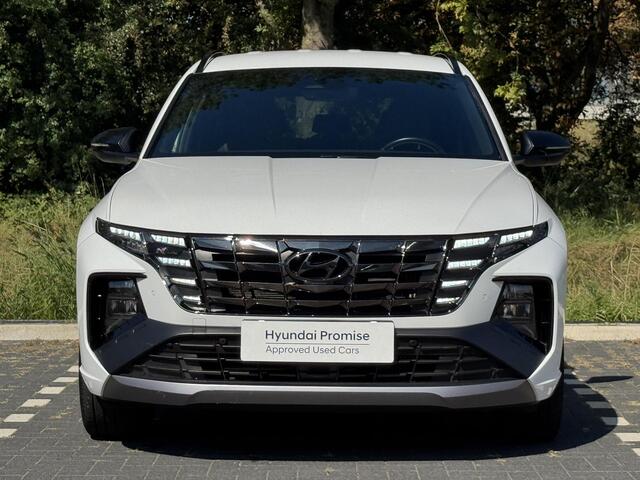 Hyundai TUCSON 1.6 T-GDI HEV N Line | Sidesteps | 1650 kg trekvermogen | Geïntegreerde navigatiesysteem | Stoelverwarming | Android Auto & Apple Carplay | 19'' Lichtmetalen velgen |