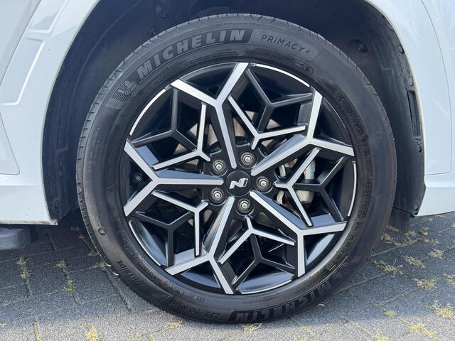 Hyundai TUCSON 1.6 T-GDI HEV N Line | Sidesteps | 1650 kg trekvermogen | Geïntegreerde navigatiesysteem | Stoelverwarming | Android Auto & Apple Carplay | 19'' Lichtmetalen velgen |