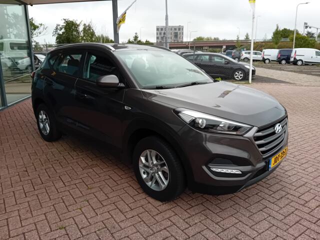 Hyundai TUCSON 1.6 GDi Comfort, Airco, Carplay/Android auto, Cruise control, Navigatie, Stoelverwarming, Camera, Parkeersensoren, Dimlicht automatisch, Elektrische ramen en spiegels, Centrale vergrendeling met AB, Nette auto, Dealer onderhouden, BOVAG