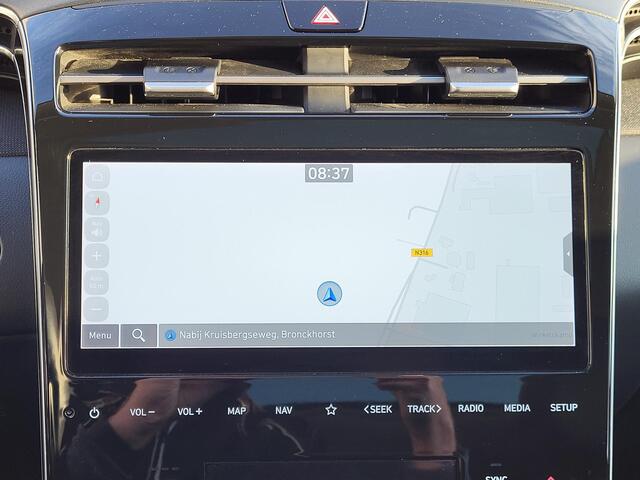 Hyundai TUCSON 1.6 T-GDI PHEV Premium Sky 4WD Automaat / Dealer onderhouden / Trekgewicht 1.350 kg / Panoramadak / 360° camera / Krell Audio / Stuur,- achterbank,- en voorstoelverwarming / Geventileerde voorstoelen / Android Auto / Apple Carplay