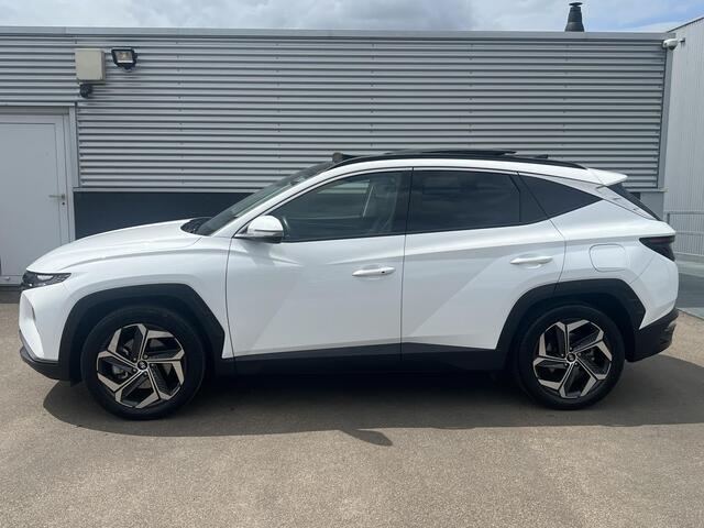 Hyundai TUCSON 1.6 T-GDI PHEV Premium Sky Edition 4WD Hyundai Tucson 1.6 T-GDI PHEV Premium Sky 4WD Schuif/kanteldak, Navigatie, Stoelverwarming, Parkeersensoren voor + Achter, Dodehoekdetectie, Climate control, BTW-Auto