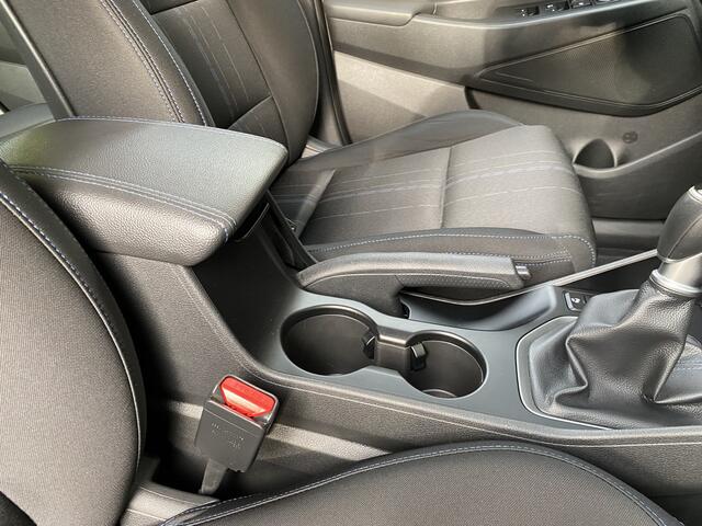 Hyundai TUCSON 1.6 GDi Comfort Navigatie/Achteruitr.camera/Cruisecontrole/Verw. voorstoelen /Autom. Airco/Parkeersens. V+A/Elektr. inkl.bare verw. buitenspiegels/Multifunct. Stuur/Mistlampen Voor/Dakrails/Leder versn.pook