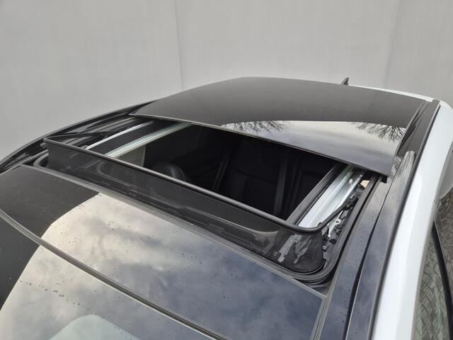 Hyundai TUCSON 1.6 T-GDI PHEV Plug-in Premium Sky 4WD Automaat / elektrisch glazen panorama-dak / Trekgewicht 1350 kg / Stuur-, Stoel en Achterbank verwarming / Elektrische achterklep / Adaptief CC / Rondomzicht camera /