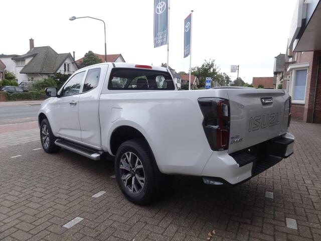 Isuzu D-MAX 1.9 Double Cab verlengd 5-persoons V-Cross Automaat BPM-vrij / 20 december 2024 / meest luxe uitvoering / trekhaak / lederen bekleding / Apple carplay / Android Auto / groot scherm / camera