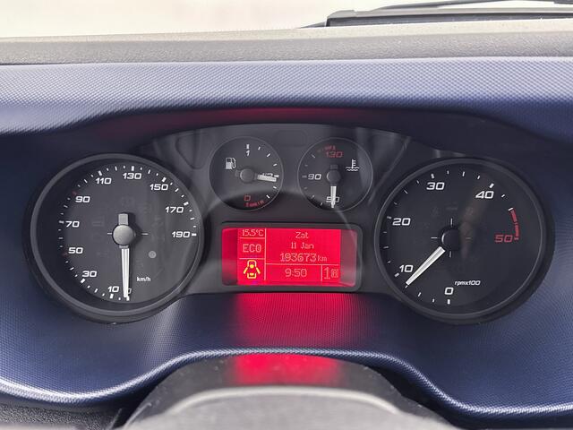 Iveco DAILY 35C16V 2.3 352 L2H2 Automaat 155PK Euro 6 3500KG trekhaak Achteruitrijcamera