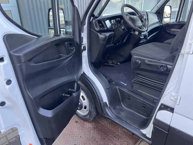 Iveco DAILY 35C17 3.0 410 170PK Automaat Palfinger Laadkraan Airco Cruise controle Trekhaak 3500kg trekgewicht 2-Persoons Open laadbak Pick-up P-up Bakwagen 1e eigenaar Euro 5