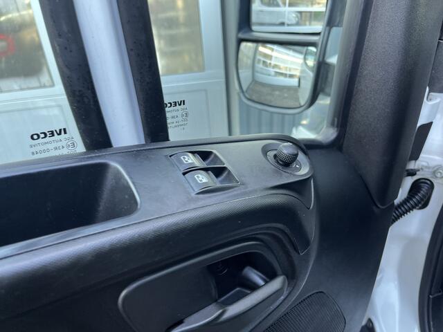 Iveco DAILY 35C17 3.0 410 170PK Automaat Palfinger Laadkraan Airco Cruise controle Trekhaak 3500kg trekgewicht 2-Persoons Open laadbak Pick-up P-up Bakwagen 1e eigenaar Euro 5