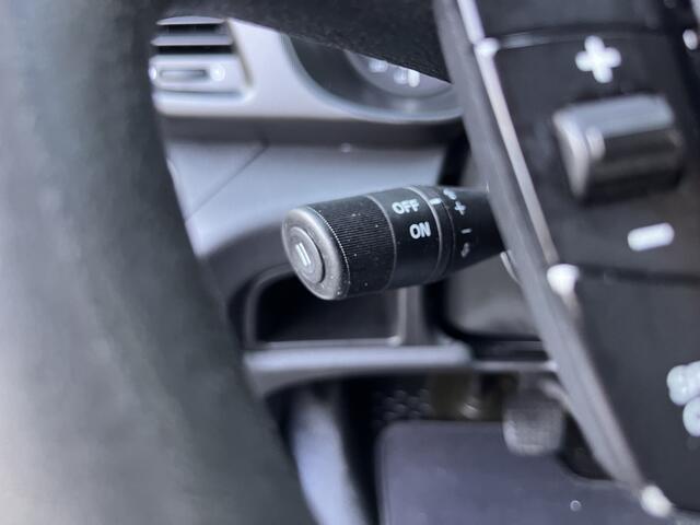 Iveco DAILY 35C17 3.0 410 170PK Automaat Palfinger Laadkraan Airco Cruise controle Trekhaak 3500kg trekgewicht 2-Persoons Open laadbak Pick-up P-up Bakwagen 1e eigenaar Euro 5