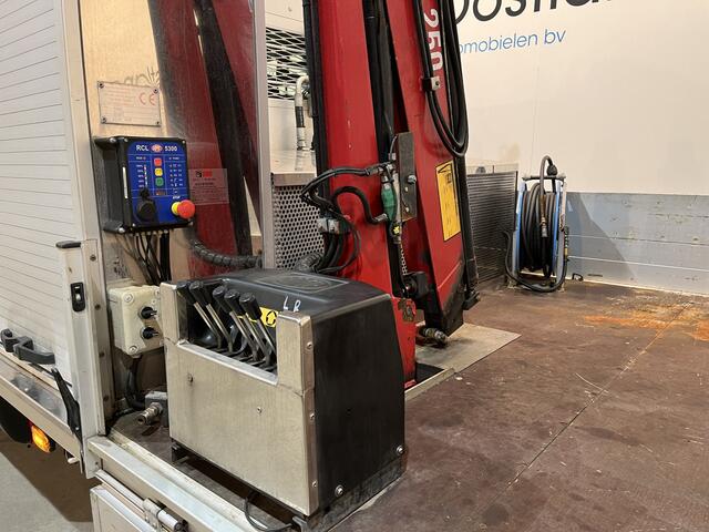 Iveco DAILY 35S16 2.3 Open Laadbak / HMF Kraan / Euro 6 / Compressor / Trekhaak 3500 KG / Airco / Cruise Control / 3-Zits / 69.100 KM !!