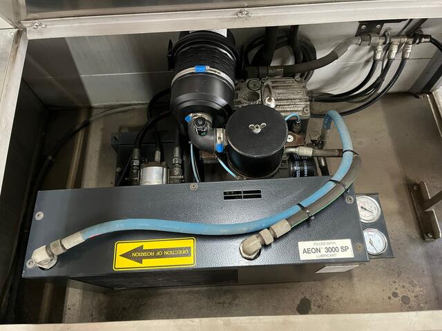 Iveco DAILY 35S16 2.3 Open Laadbak / HMF Kraan / Euro 6 / Compressor / Trekhaak 3500 KG / Airco / Cruise Control / 3-Zits / 69.100 KM !!