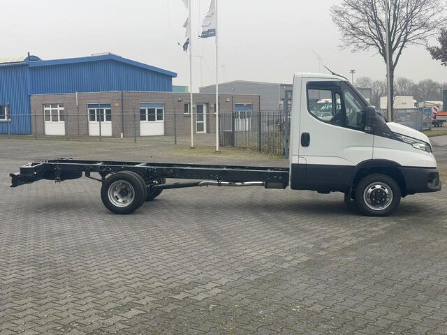 Iveco DAILY 35C18 180 pk H6 Chassis 4100 mm Dubbel lucht Navi, Airco ECC, Cruise, LED Koplampen, Nwe Model, 3-Zits