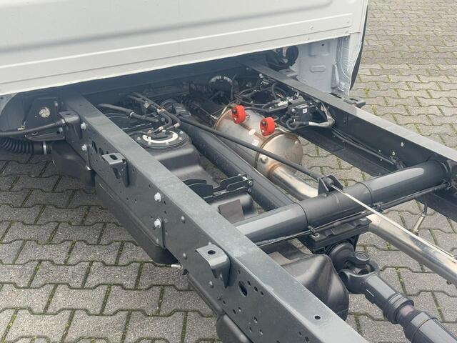 Iveco DAILY 35C18 180 pk H6 Chassis 4100 mm Dubbel lucht Navi, Airco ECC, Cruise, LED Koplampen, Nwe Model, 3-Zits