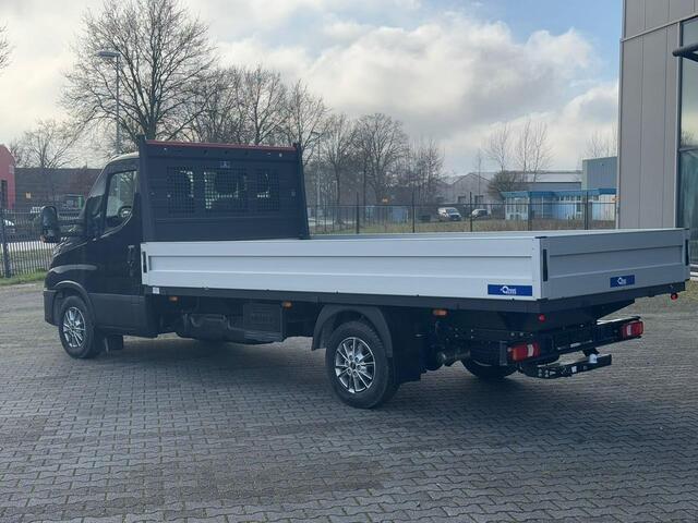 Iveco DAILY 35S18 180 pk Aut. Pick Up / Open Laadbak Airpro Luchtvering, 16" LMV, Navi, Trekhaak 3.500 kg, LxBxH 440x210x40 cm, Nieuw