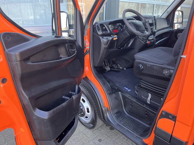 Iveco DAILY 35C15 146PK Trekhaak 3500kg Laadklep 500kg Navigatie Open laadbak Pick-up Euro 5 Bpm vrij Bakwagen p-up 1e eigenaar Dealer onderhouden