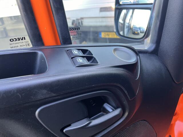 Iveco DAILY 35C15 146PK Trekhaak 3500kg Laadklep 500kg Navigatie Open laadbak Pick-up Euro 5 Bpm vrij Bakwagen p-up 1e eigenaar Dealer onderhouden