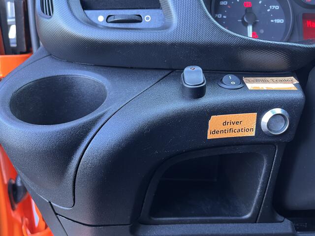 Iveco DAILY 35C15 146PK Trekhaak 3500kg Laadklep 500kg Navigatie Open laadbak Pick-up Euro 5 Bpm vrij Bakwagen p-up 1e eigenaar Dealer onderhouden