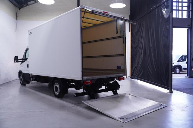 Iveco DAILY 35S16 160 pk Bakwagen met Laadklep Airco Audio/DAB+, LxBxH 435x205x210 cm, 3-Zits