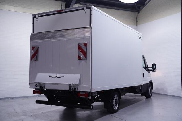 Iveco DAILY 35S16 160 pk Bakwagen met Laadklep Airco Audio/DAB+, LxBxH 435x205x210 cm, 3-Zits