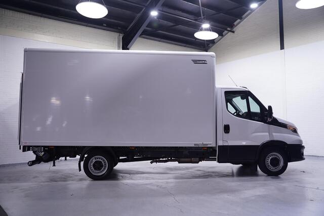 Iveco DAILY 35S16 160 pk Bakwagen met Laadklep Airco Audio/DAB+, LxBxH 435x205x210 cm, 3-Zits